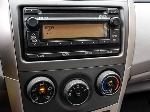 Used 2012 Toyota Corolla LE FWD image 27