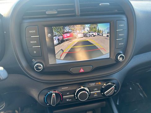 Used 2025 Kia Soul LX image 19