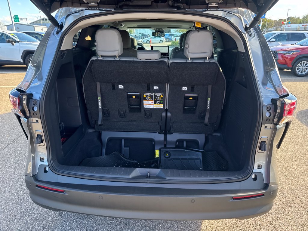 Used 2026 Toyota Sienna XLE AWD/4WD image 37
