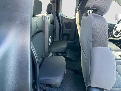 Used 2024 Nissan Frontier SV image 24