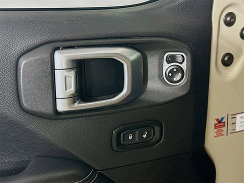 Used 2020 Jeep Gladiator Overland image 24