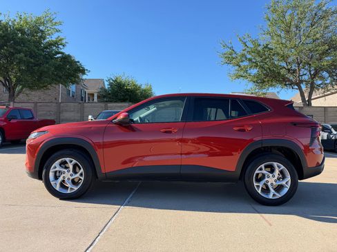 Used 2024 Chevrolet Trax LS w/ LS Convenience Package image 3