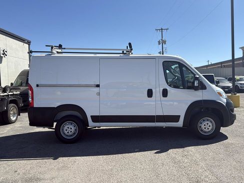 Used 2023 RAM ProMaster 2500 w/ Driver Convenience Group FWD image 5