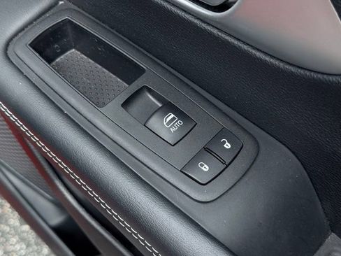 Used 2025 Chrysler Pacifica Limited FWD image 20