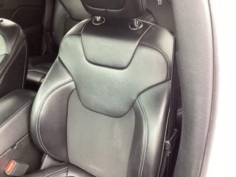 Used 2020 Jeep Cherokee Latitude Plus w/ Cold Weather Group image 11