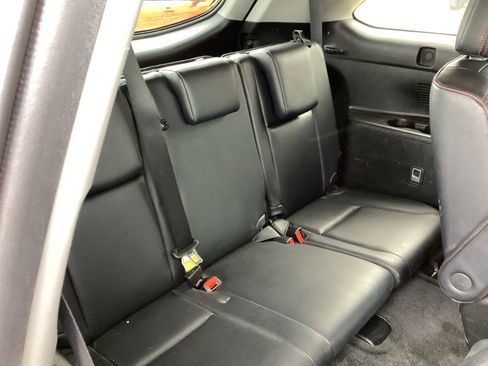 Used 2019 Toyota Highlander SE FWD image 12