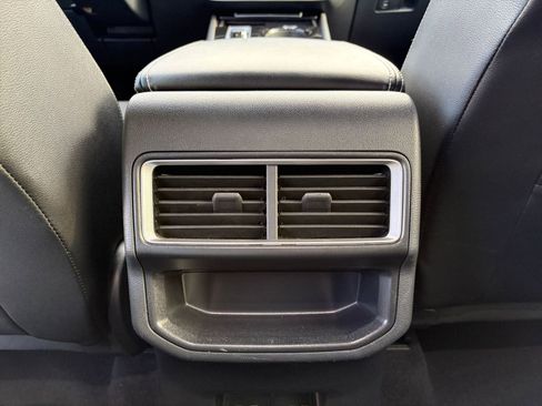 Used 2025 Volkswagen Atlas Cross Sport SE image 24