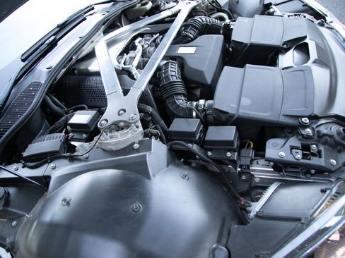 Used 2019 Aston Martin V8 Vantage Coupe image 36