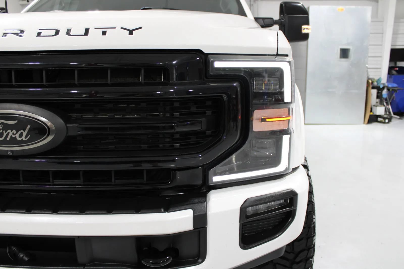 Used 2022 Ford F250 Lariat w/ Tremor Off-Road Package AWD/4WD image 4