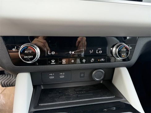 New 2025 Mitsubishi Outlander SE image 20