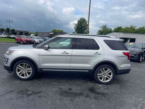Used 2017 Ford Explorer Limited w/ Equipment Group 301A FWD image 4