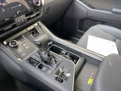 Used 2024 Lexus GX 550 w/ Accessory Package (Z1) AWD/4WD image 14