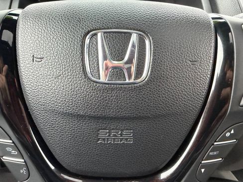 Used 2017 Honda Pilot Touring image 22