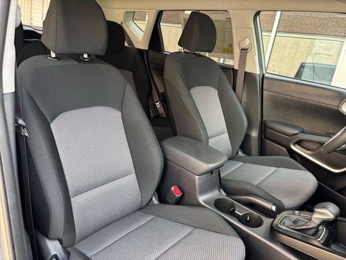 Used 2025 Kia Soul LX w/ LX Technology Package FWD image 33