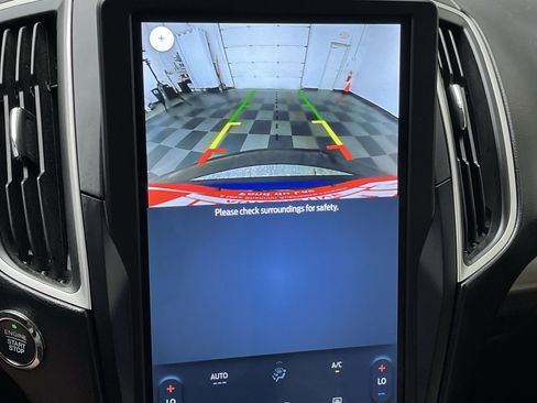 Used 2023 Ford Edge SE image 5