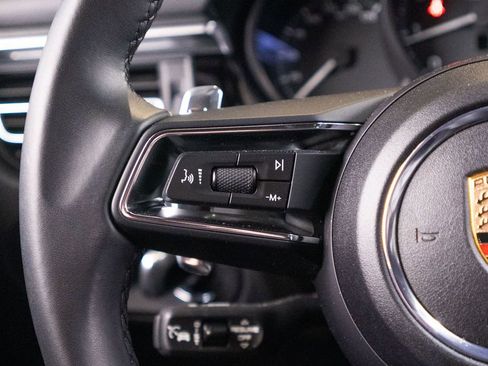 Certified 2025 Porsche Macan image 33