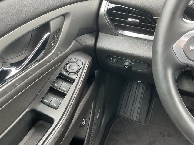 Used 2023 Chevrolet Traverse LT w/ LT Premium Package AWD/4WD image 22