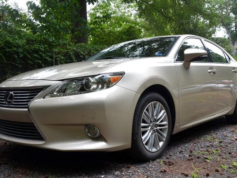 Used 2013 Lexus ES 350 w/ Luxury Pkg FWD image 3