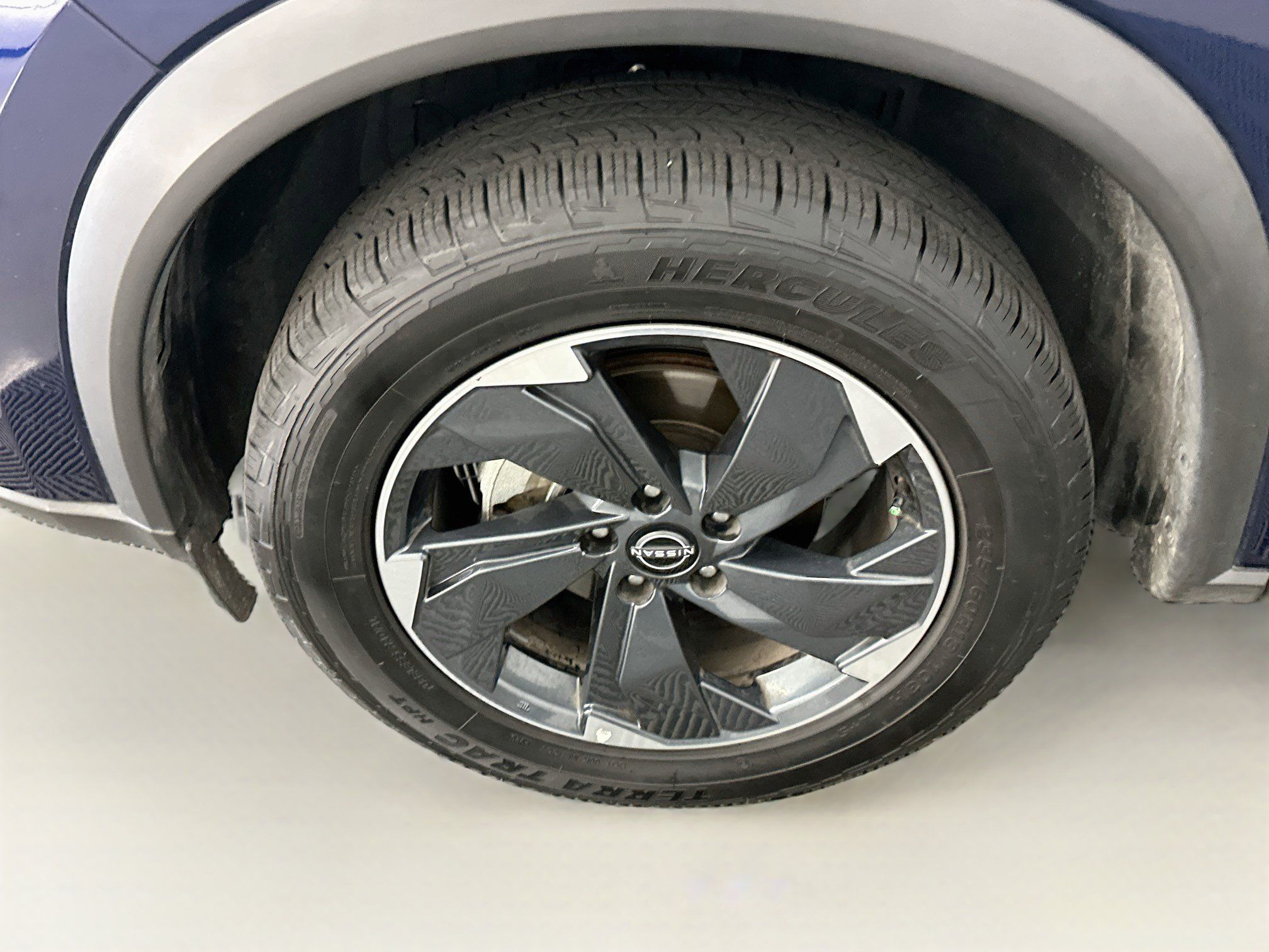 Used 2025 Nissan Rogue SV AWD/4WD image 11
