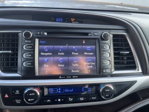 Used 2019 Toyota Highlander XLE image 27