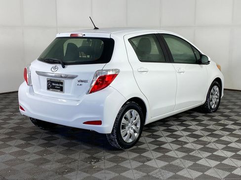 Used 2012 Toyota Yaris L image 9