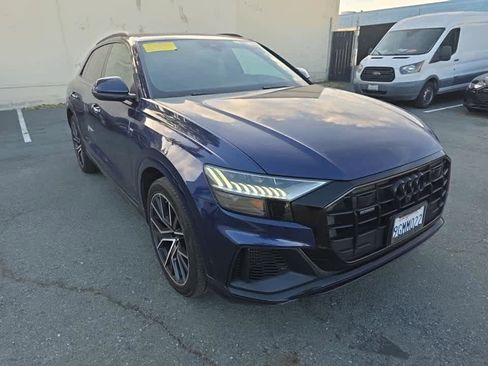 Used 2023 Audi Q8 Prestige w/ Prestige Package AWD/4WD image 3