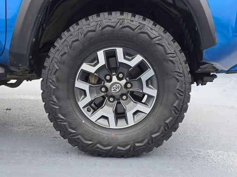 Used 2018 Toyota Tacoma TRD Off-Road image 9