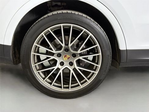 Certified 2023 Porsche Cayenne Platinum Edition AWD/4WD image 13