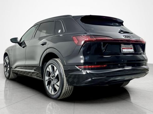 Used 2023 Audi e-tron Premium w/ Convenience Plus Package image 3