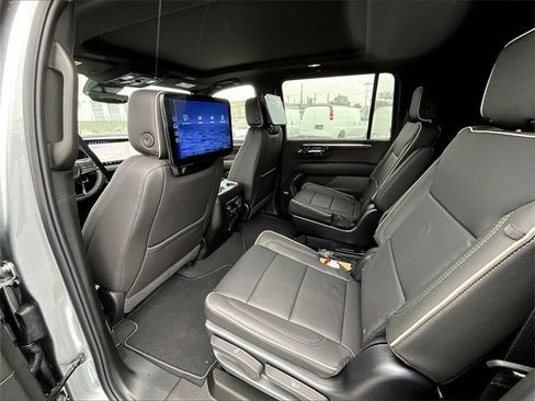 New 2025 Chevrolet Suburban Premier image 13
