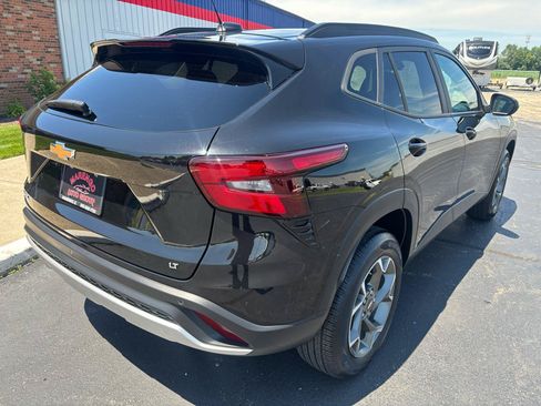 Used 2025 Chevrolet Trax LT w/ Driver Confidence Package FWD image 3
