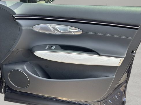 Certified 2026 Genesis GV70 2.5T Advanced AWD/4WD image 33