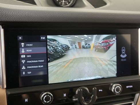 Certified 2025 Porsche Macan AWD/4WD image 34