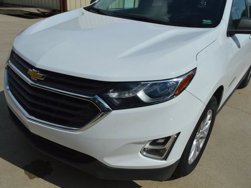 Used 2018 Chevrolet Equinox LS FWD image 3