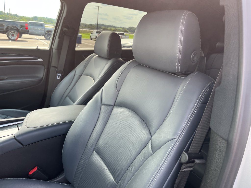 Used 2022 Buick Enclave Essence w/ Sport Touring Edition FWD image 12