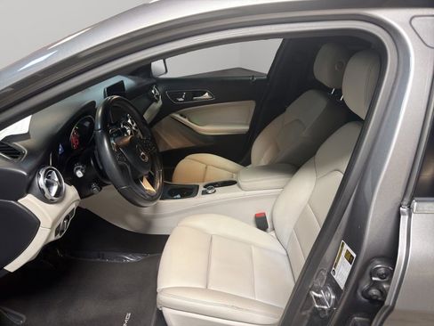 Used 2018 Mercedes-Benz GLA 250 4MATIC w/ Premium Package image 12