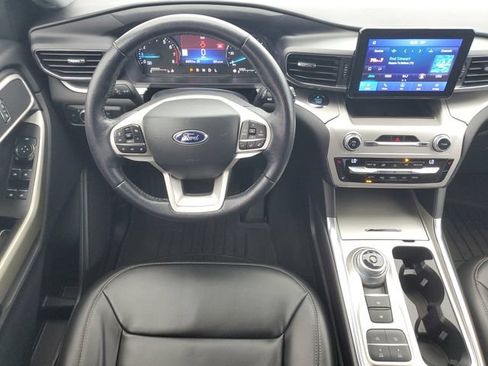Used 2021 Ford Explorer XLT w/ Equipment Group 202A RWD image 17