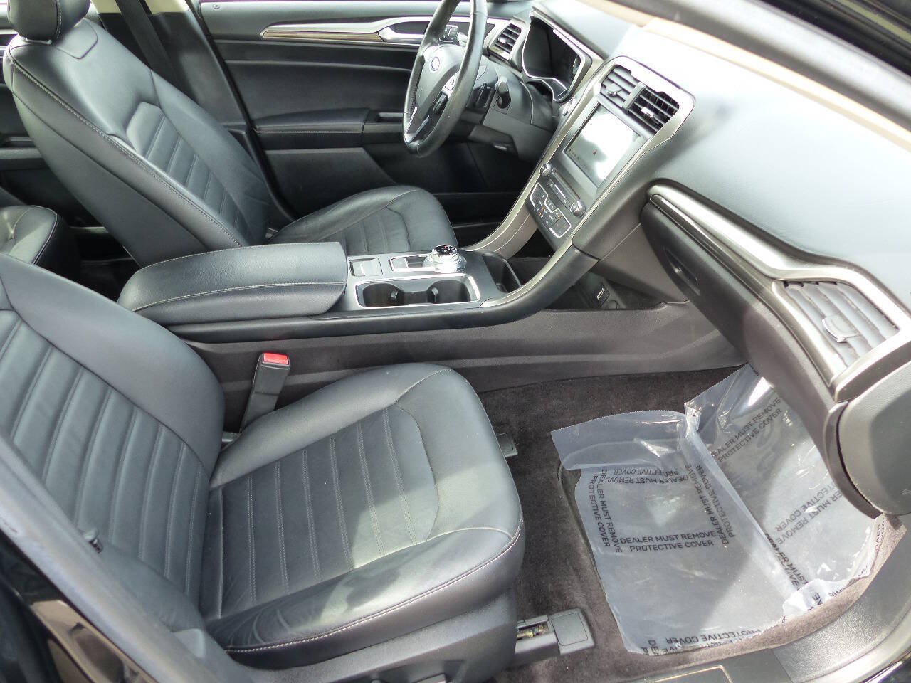 Used 2017 Ford Fusion SE w/ Fusion SE Technology Package FWD image 24