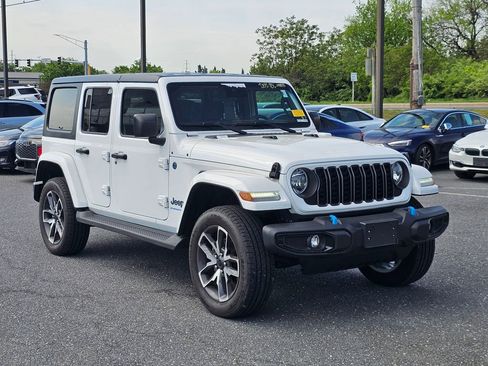 Used 2024 Jeep Wrangler Unlimited w/ Convenience Group AWD/4WD image 1