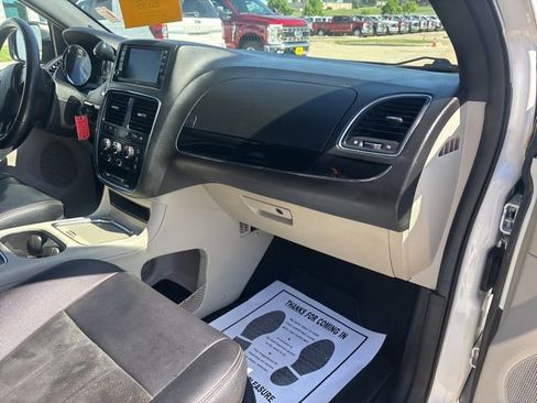 Used 2018 Dodge Grand Caravan SXT FWD image 11