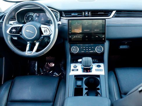 Used 2022 Jaguar F-PACE S image 33