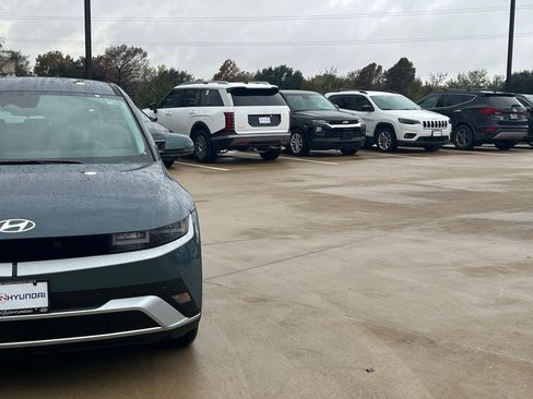 New 2026 Hyundai Ioniq 5 SE image 3