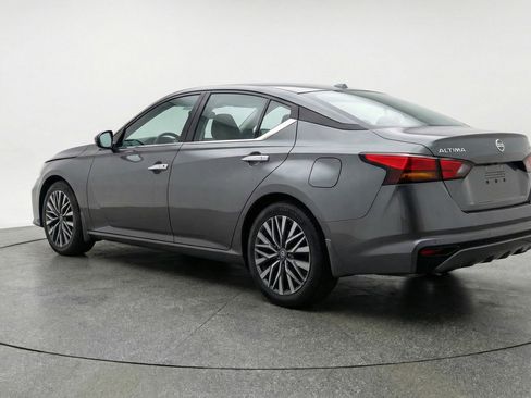 Used 2025 Nissan Altima 2.5 SV FWD image 6