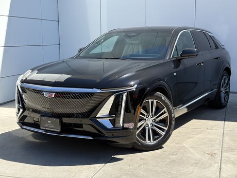 Certified 2024 Cadillac Lyriq Luxury RWD image 2