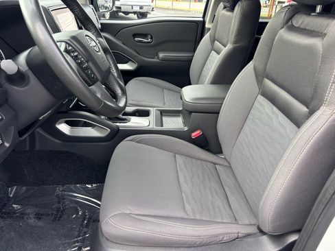 Used 2024 Nissan Frontier SV w/ SV Convenience Package RWD image 7
