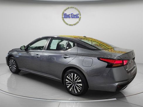 Used 2023 Nissan Altima 2.5 SV w/ SV Premium Package AWD/4WD image 3