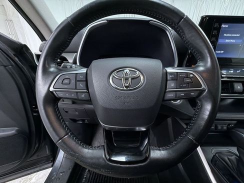 Used 2020 Toyota Highlander XLE image 19