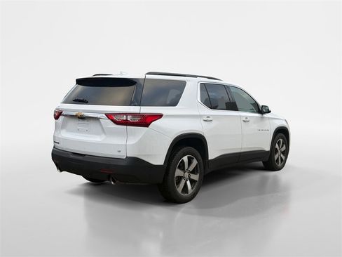 Used 2019 Chevrolet Traverse LT w/ LT Premium Package image 4