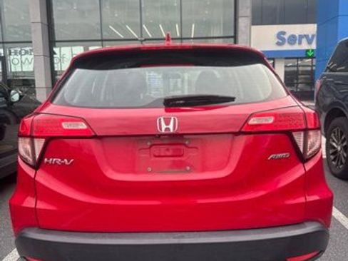 Used 2017 Honda HR-V LX image 2