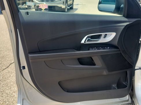 Used 2017 Chevrolet Equinox LS FWD image 17